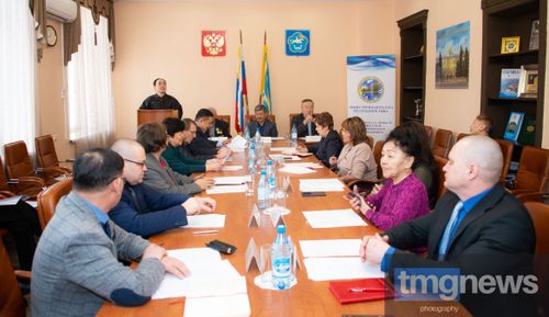 В Общественной палате обсудили учреждение Дня государственного флага Тувы