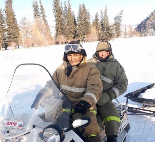 Сотрудники МЧС России помогли чабанам на отдаленных стоянках Бай-Тайгинского района