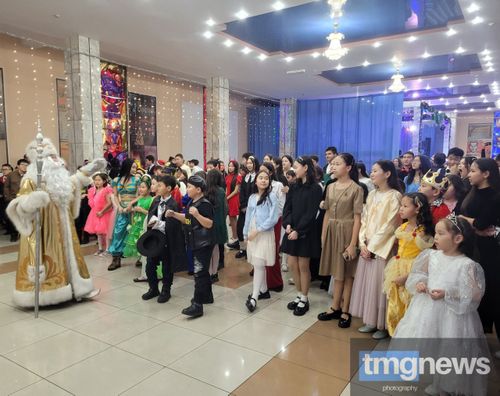 Оюн-тоглаалыг, ыры-шоорлуг Чаа чыл келди