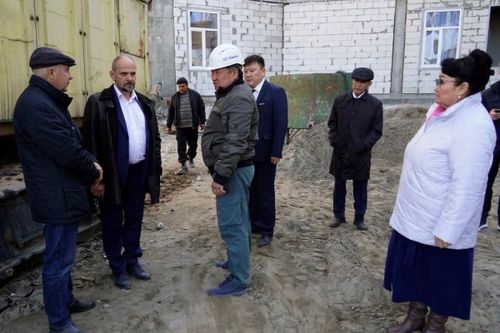Глава Тувы, секретарь РО Партии ЕР Владислав Ховалыг проинспектировал работы в спортивно-культурном центре в Каа-Хеме