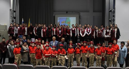 Чогаалчылар лицейжилер-биле ужурашкан