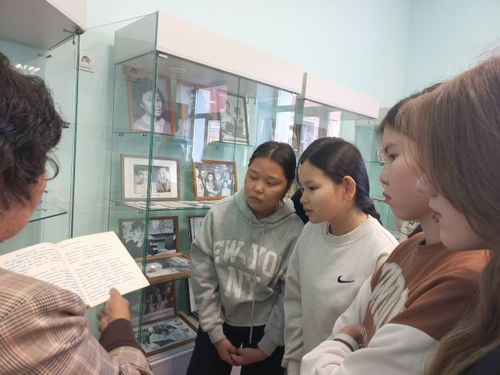 Тываның көдээ школалар музейлери Улуг Тиилелгениң 80 чыл оюнга тураскааткан мөөрейге тиилээн