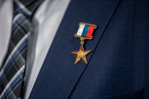 Сегодня- День героев Отечества в России