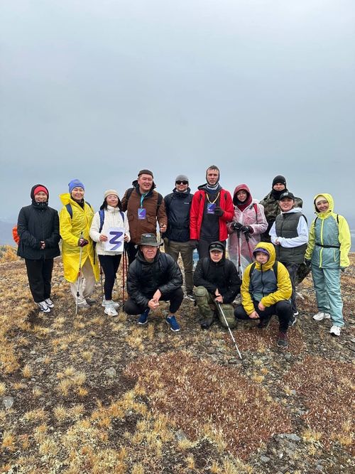 Лекторы Российского общества «Знание» Тувы совершили восхождение на вершину горы Буура