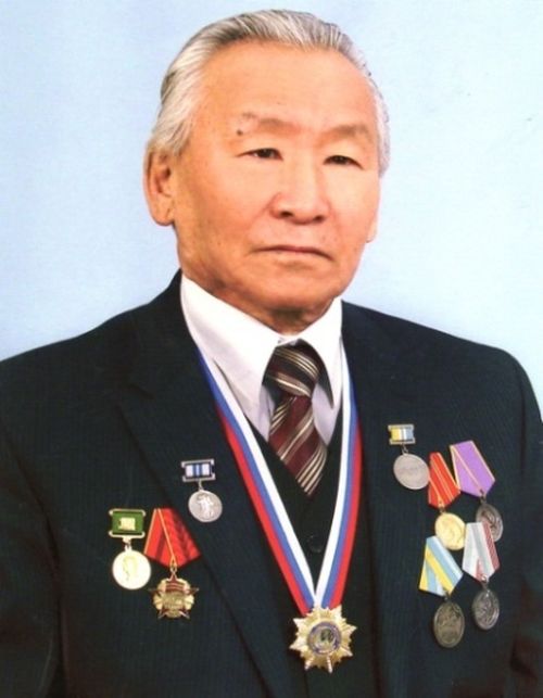 В Национальный архив поступили личные документы известного деятеля Тувы Дозур-оола Лайзаповича Тинмея