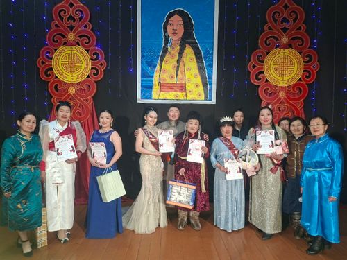 Хандагайтыдан Эланна Норбу урук ышкаш узун чаштыг