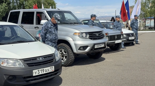 УФСИН Тувы передало автомобили для бывших сотрудников в зону СВО