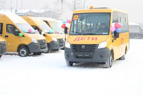 В школы Тувы поступили 20 новых школьных автобусов