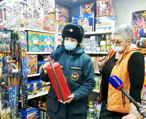 В Туве проводят рейды по выявлению незаконной продажи пиротехники