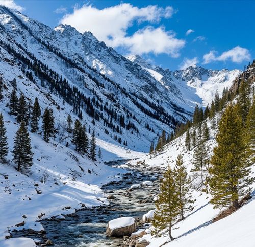 В горах Тувы сохраняется высокая лавинная опасность: спасатели призывают к осторожности