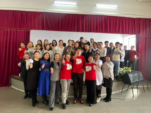 Волонтеры-медики Тувы встретились со школьниками Тес-Хемского района