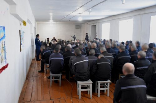 Именитые деятели культуры и спорта Тувы встретились с осужденными республики