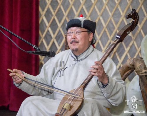 Жители Тувы окунулись в таинственный мир сказительного искусства