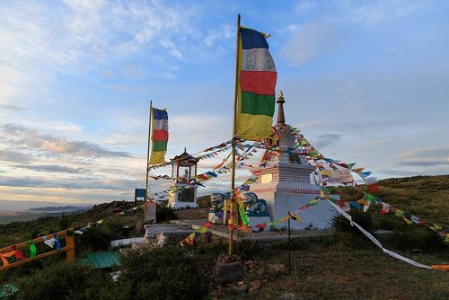 Тывада сарыг шажынның ыдыктыг черлериниң даңзызын тургузар