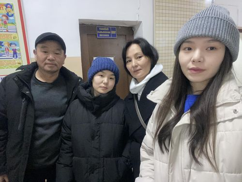 Традиция ходить на выборы всей семьей становится всё более популярной даже среди многодетных семей Тувы.