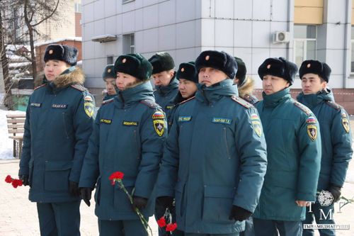 В столице Тувы прошел традиционный митинг, посвященный Дню защитника Отечества.