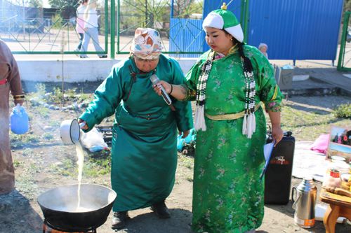 Чай объединил сердца: в Кызылском районе с размахом отметили Международный день чая
