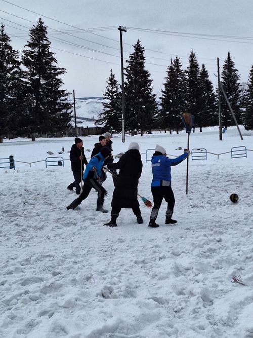 В селе Бурен-Бай-Хааке прошли соревнования по ширбиишболу