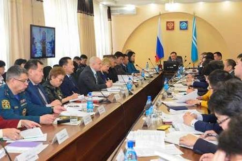 Госслужащих в Туве обязали работать в праздники и субботы