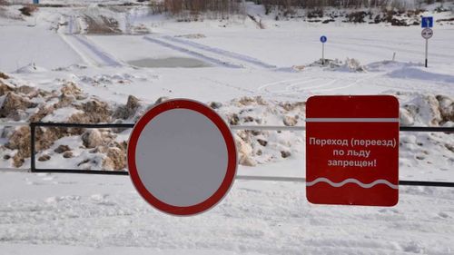 Закрыта последняя переправа. Толщина льда на переправе "Усть-Буренская" опасна для водителей