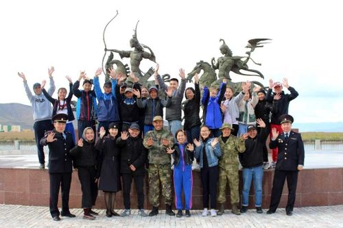 Полицейские провели с молодёжью физзарядку 