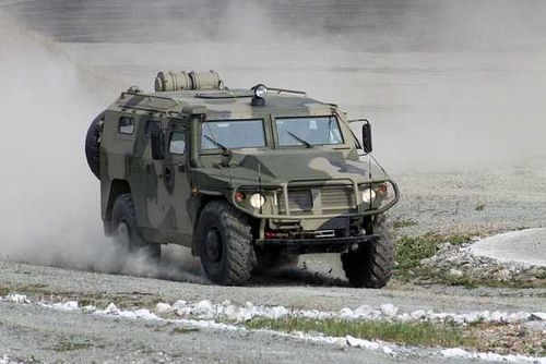 Военнослужащие в Туве во время учений обеспечили проход колонны военной техники по заминированному участку горной дороги