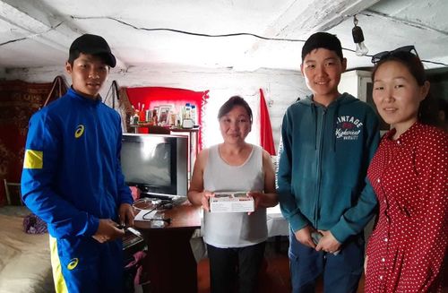 Волонтёры Тувы помогают жителям Республики подключить цифровое вещание 