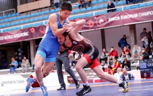 В весовой категории до 57 кг золотую медаль европейского первенства завоевал тувинский борец Начын Монгуш