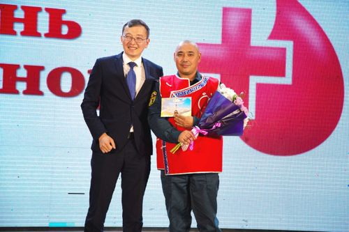 В Туве сотрудник МЧС Амир Сат стал «Почётным донором России» 