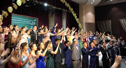 В Туве за отличные успехи в учёбе 36 выпускникам вручены золотые медали