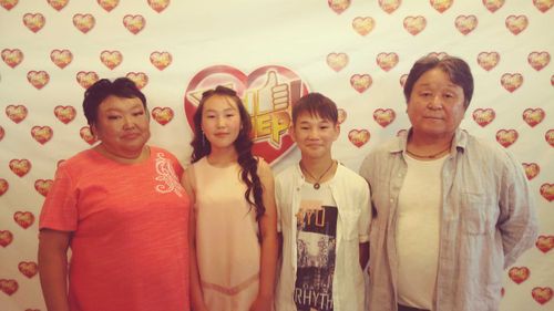 Творческая студия Бориса Салчака получила сертификат на три миллиона рублей и микроавтобус «Toyota Hiace» 