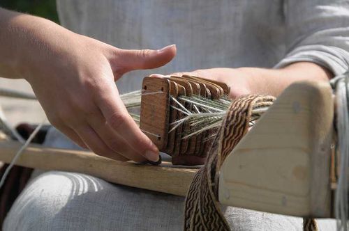 Надежда Фисенко: ткачество на дощечках возвращается в моду