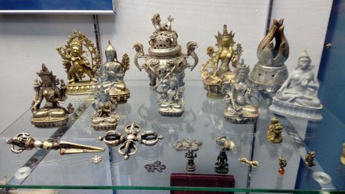 Увеличенные копии тувинских акша, череп из частной коллекции и подшивки первых газет: в Туве проходит IV Международный фестиваль коллекционеров и мастеров ручных дел