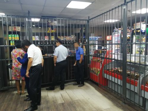 Сотрудники службы по лицензированию проводят в Туве рейдовые мероприятия. Не все магазины и кафе-бары готовы к проверкам 