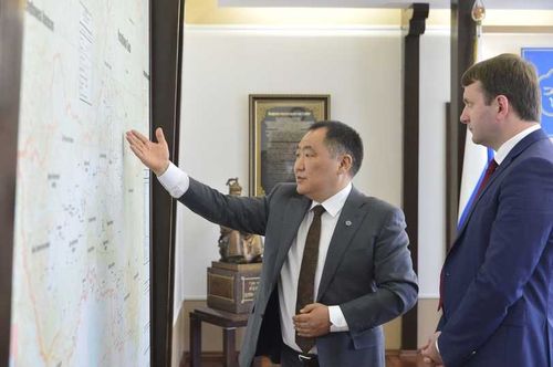 В Кызыл прибыла делегация Правительства России во главе с зампредом Правительства России – министром финансов Антоном Силуановым и куратором республики – министром экономического развития России Максимом Орешкиным 