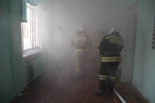 В селе Тоора-Хем загорелось здание школы 