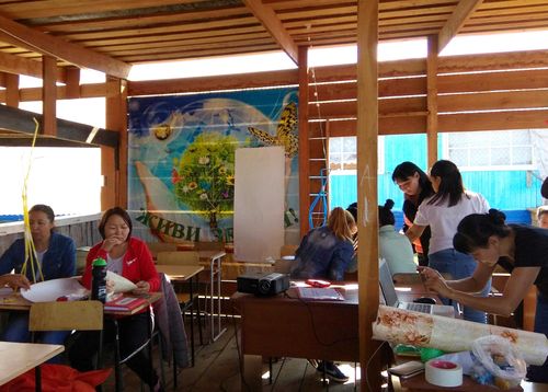 Для детей – каникулы,  для взрослых – пора занятий