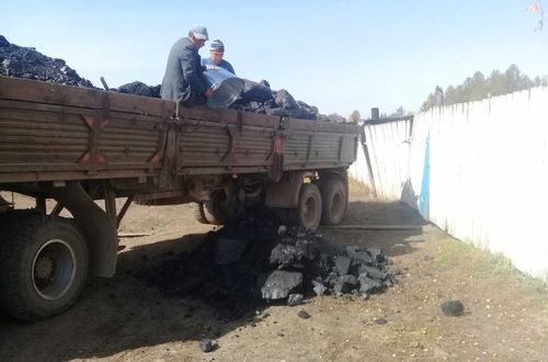В сёлах Чыраа-Бажы и Элдиг-Хеме получили социальный уголь  