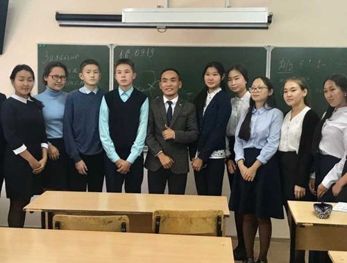 «Добрые сердца Тувы» провели урок добра и милосердия для десятиклассников Республиканского лицея-интерната