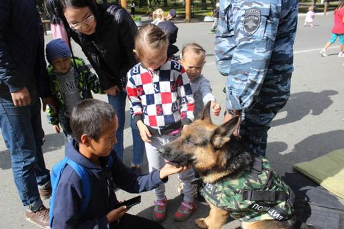 Кызылчане в День города ознакомились со службой кинологов