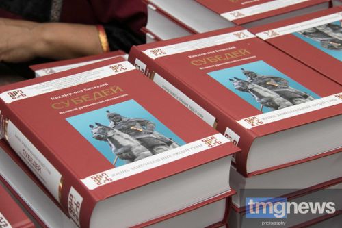 От мечты к делу. Каадыр-оол Бичелдей написал книгу о великом полководце