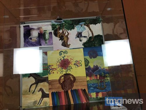 В Доме художника сегодня открылась выставка выпускницы Школы искусств Италии Долааны Даваа