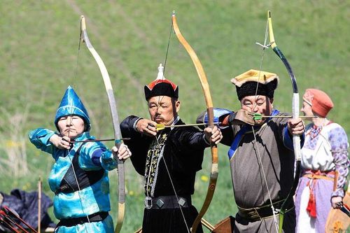 Из чего созданы тувинский лук и стрелы? В Туве возрождают традиции стрельбы из национального лука