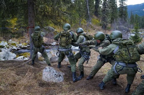 Мотострелковая бригада покоряет «Ергаки»