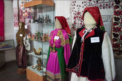 Октай: «В традиционной русской одежде всё имеет особый посыл». В музее открылась выставка старинных костюмов