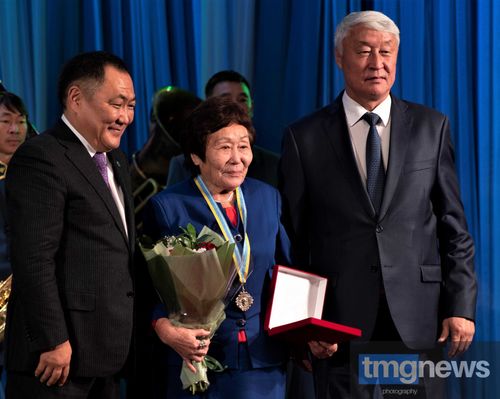 В Национальном театре прошло торжественное собрание, посвящённое 75-летию вхождения Тувинской Народной Республики в состав СССР