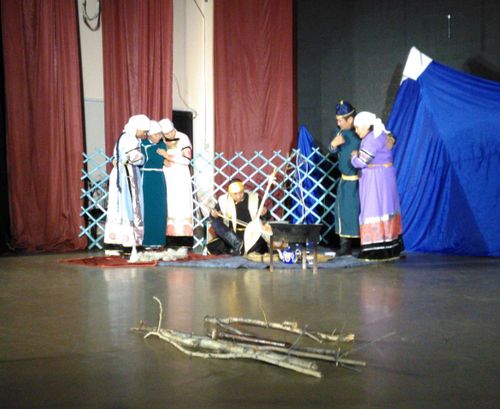 Второй день в Кызыле проходит республиканский фестиваль-конкурс любительских театров