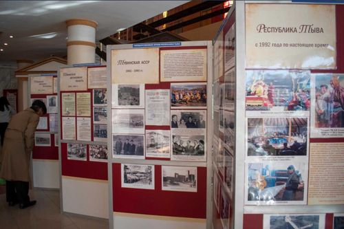 История в предметах и лицах. В Туве прошла выставка к 75-летию вхождения ТНР в состав СССР