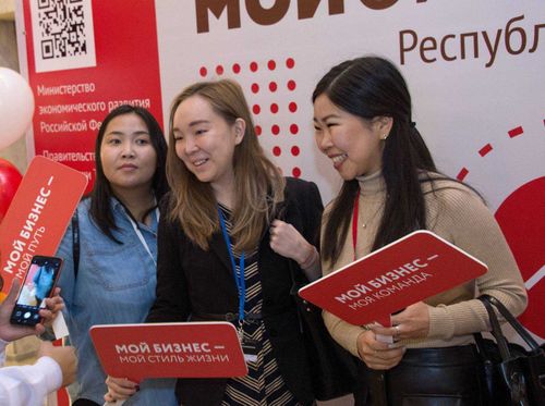 15 спикеров и 1000 участников: в Кызыле при полном аншлаге проходит предпринимательский форум «Мой бизнес»