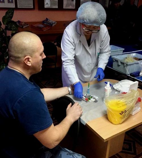 Тувинским осужденным в ЛИУ-2 рассказали о СПИДе